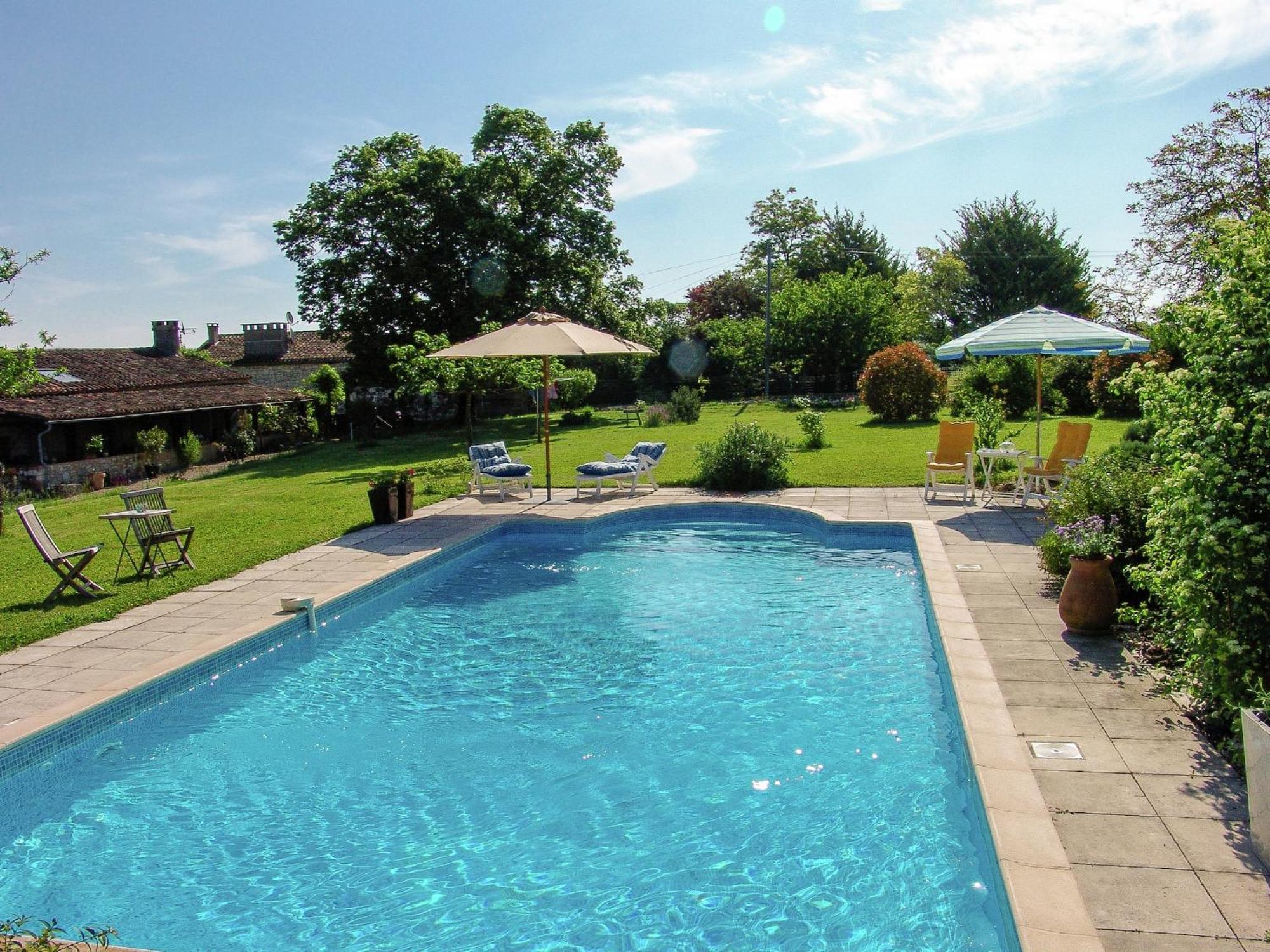 Snug Cottage In Saint Eutrope De Born With Pool Esterno foto