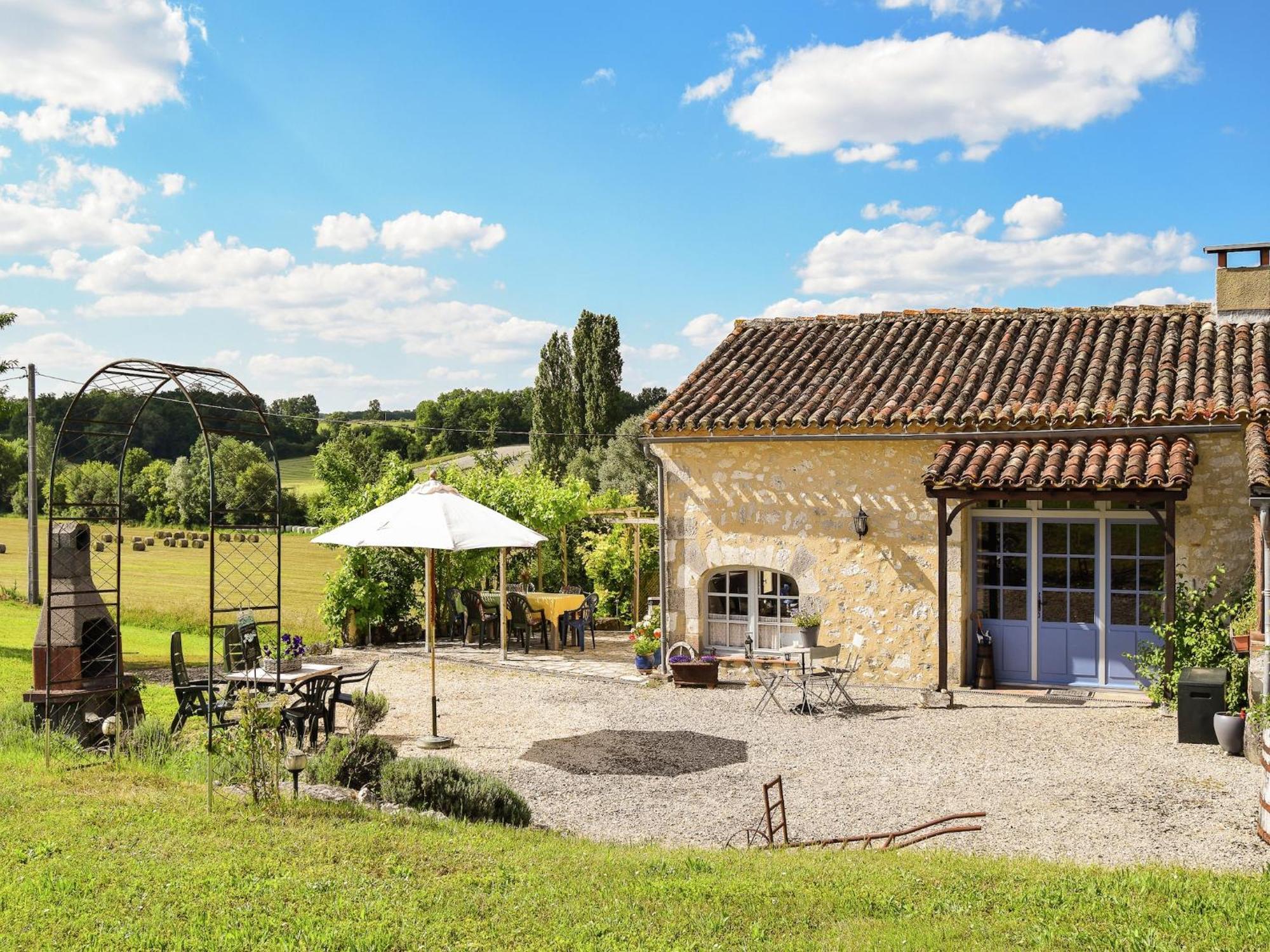 Snug Cottage In Saint Eutrope De Born With Pool Esterno foto