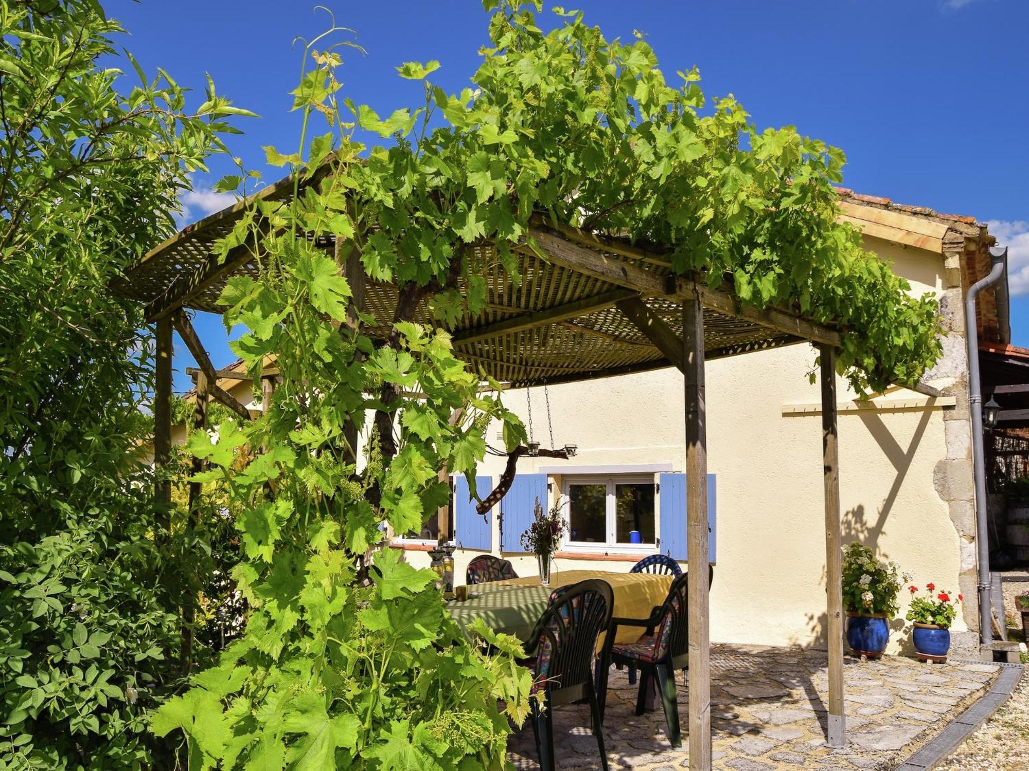 Snug Cottage In Saint Eutrope De Born With Pool Esterno foto