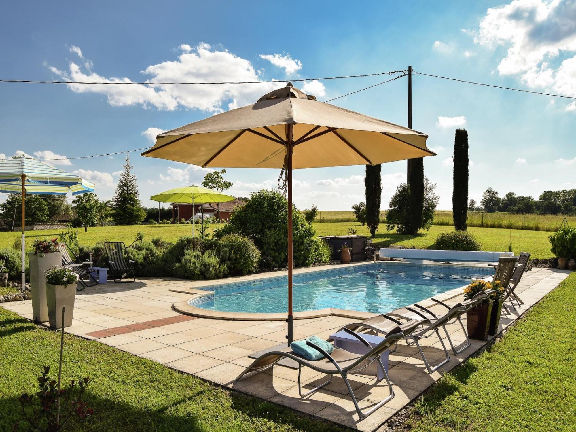 Snug Cottage In Saint Eutrope De Born With Pool Esterno foto